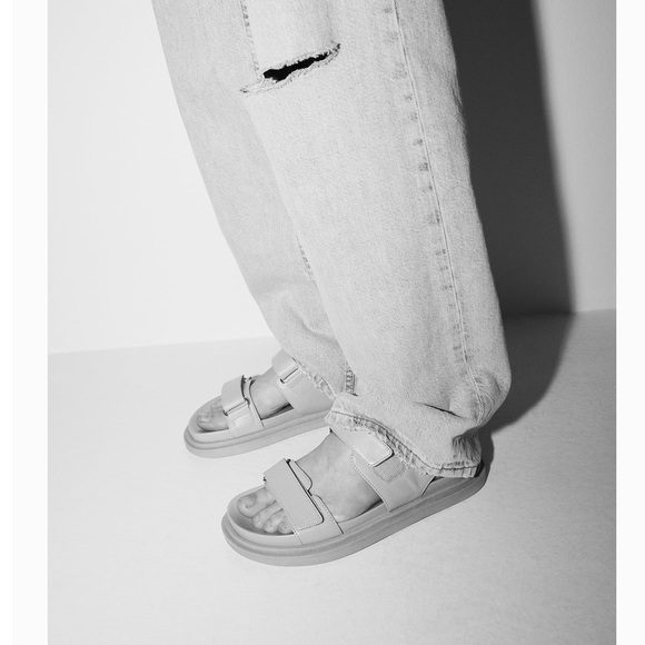 Zara adhesive strap low heel leather sandals beige NWT - Picture 6 of 6